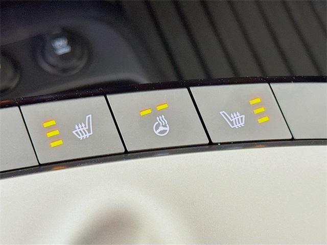 Photo of 2025 Glacier White Pearl Kia EV6