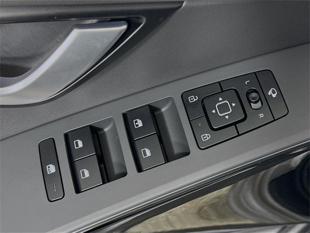 Photo of 2024 Steel Gray Kia Niro