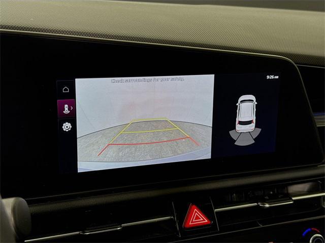 Photo of 2024 Steel Gray Kia Niro