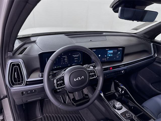 Photo of 2025 Silky Silver Kia Sorento Hybrid