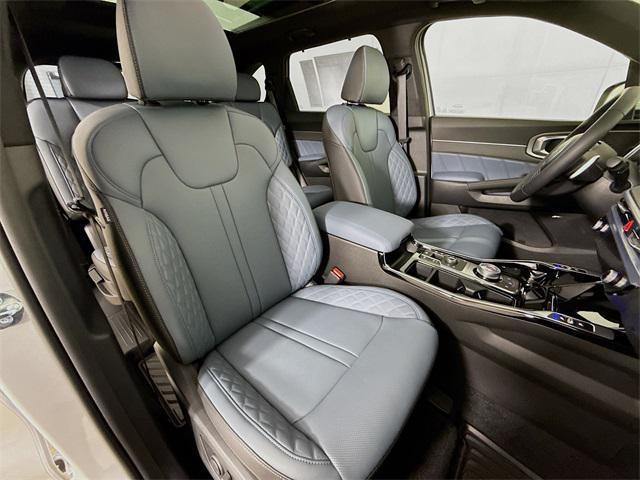 Photo of 2025 Silky Silver Kia Sorento Hybrid