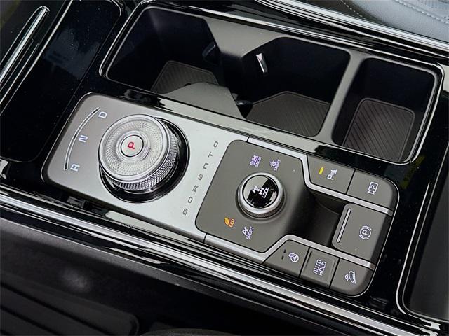 Photo of 2025 Silky Silver Kia Sorento Hybrid