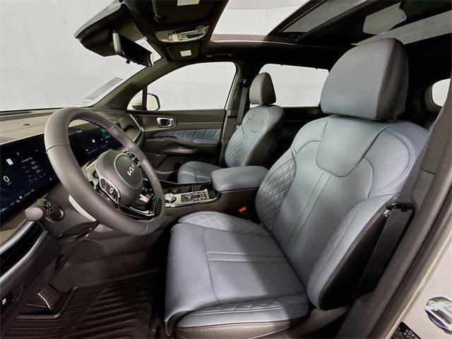 Photo of 2025 Silky Silver Kia Sorento Hybrid
