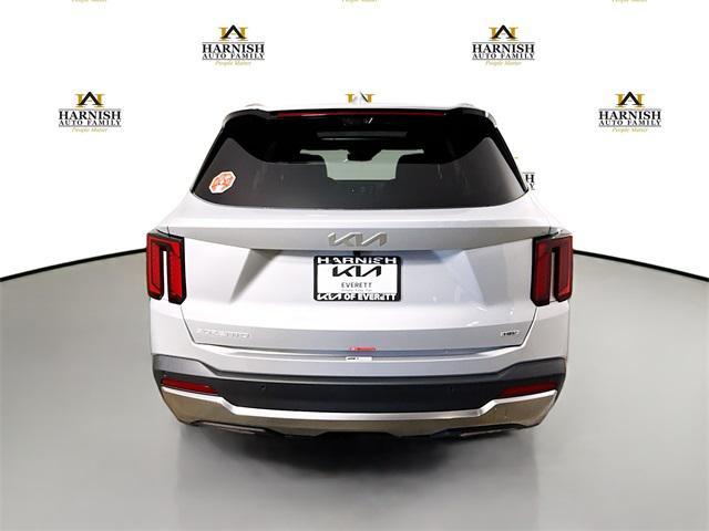 Photo of 2025 Silky Silver Kia Sorento Hybrid