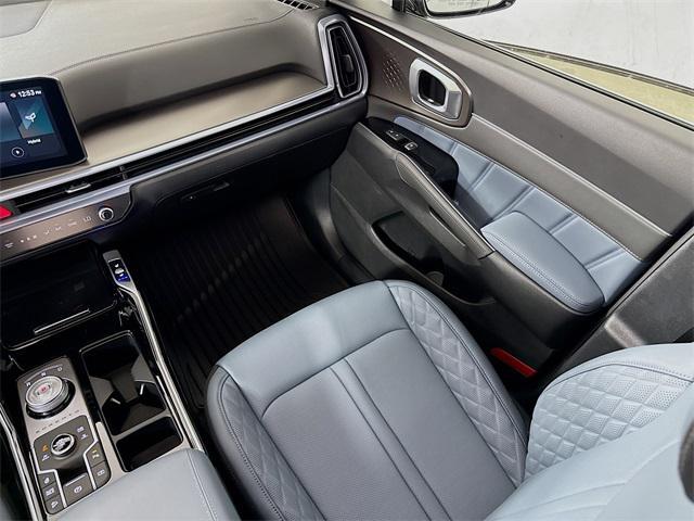 Photo of 2025 Silky Silver Kia Sorento Hybrid