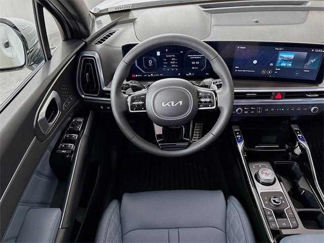 Photo of 2025 Silky Silver Kia Sorento Hybrid