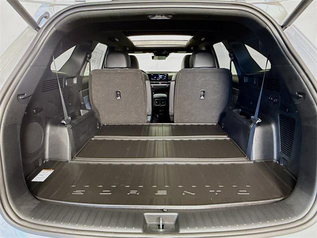 Photo of 2025 Silky Silver Kia Sorento Hybrid