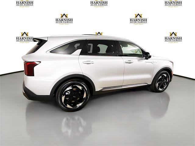 Photo of 2025 Silky Silver Kia Sorento Hybrid