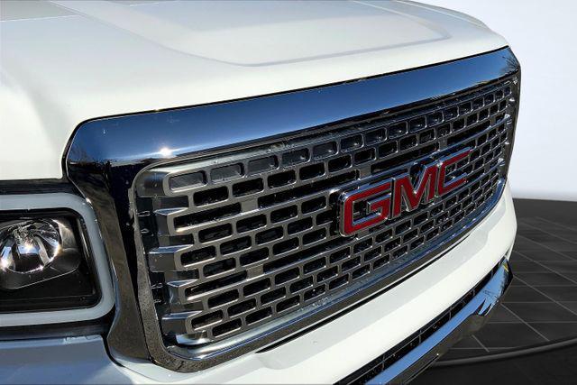 Photo of 2020 Summit White GMC Canyon