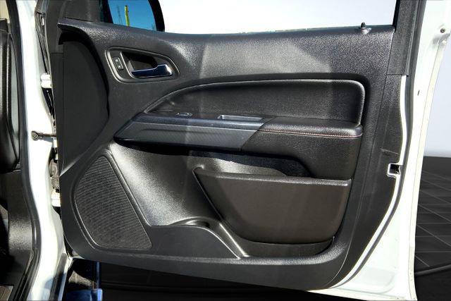 Photo of 2020 Summit White GMC Canyon