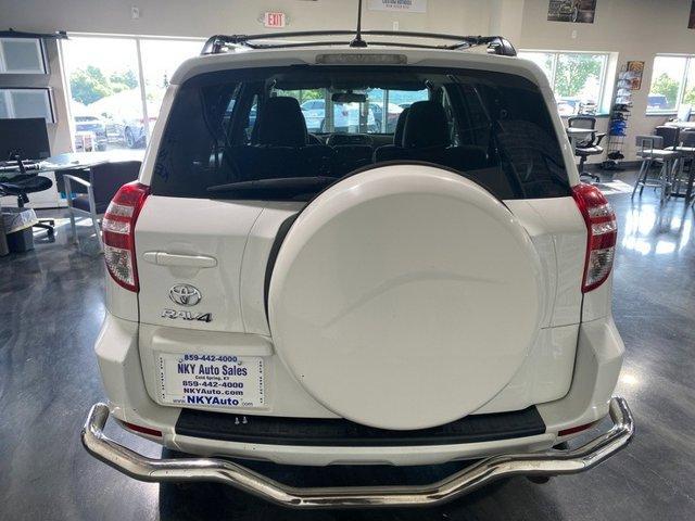 Photo of 2012 White Toyota RAV4