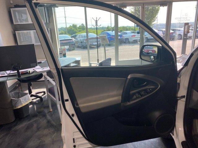 Photo of 2012 White Toyota RAV4