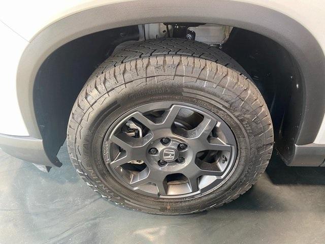 Photo of 2024 White Honda Pilot