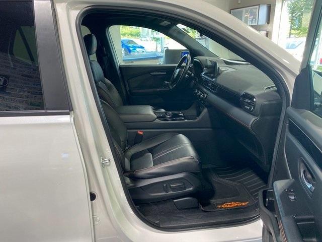 Photo of 2024 White Honda Pilot