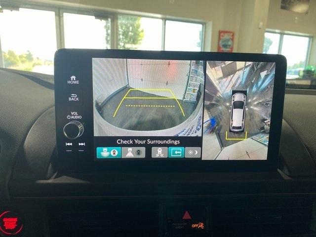 Photo of 2024 White Honda Pilot