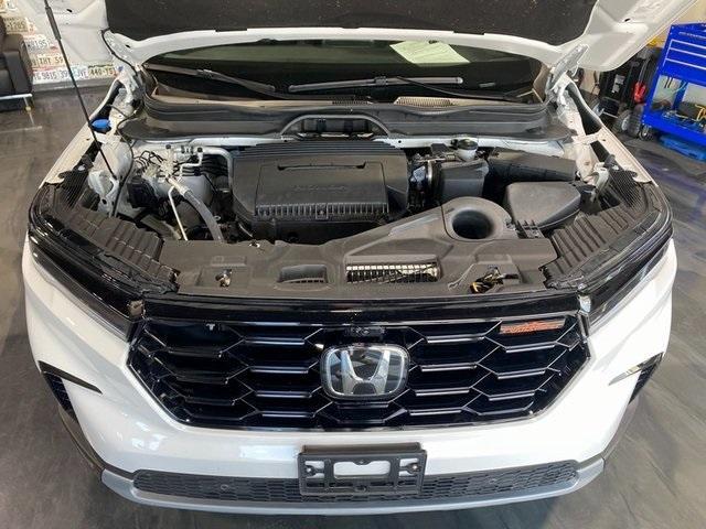 Photo of 2024 White Honda Pilot