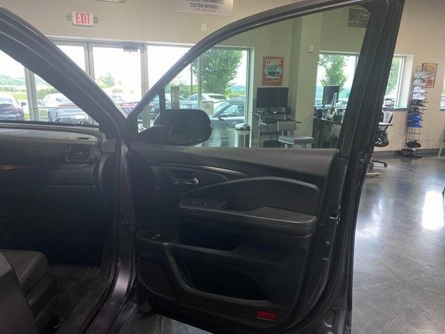 Photo of 2021 Gray Honda Passport