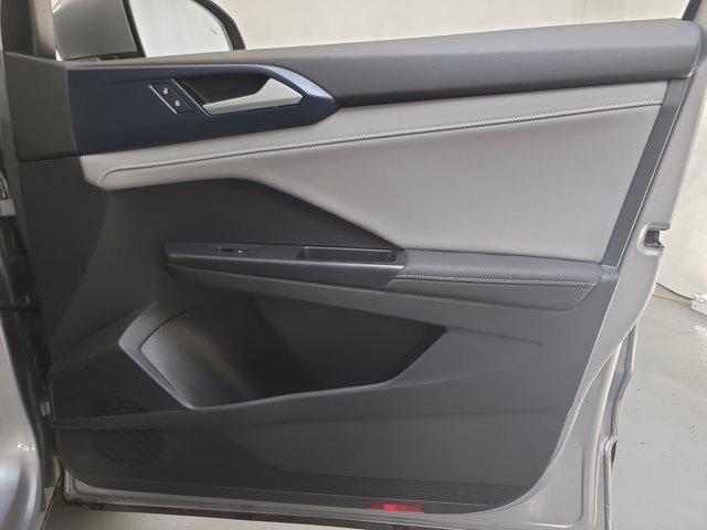 Photo of 2024 Pyrite Silver Metallic Volkswagen Taos