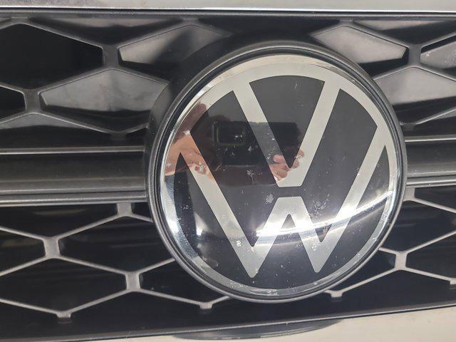 Photo of 2024 Pyrite Silver Metallic Volkswagen Taos