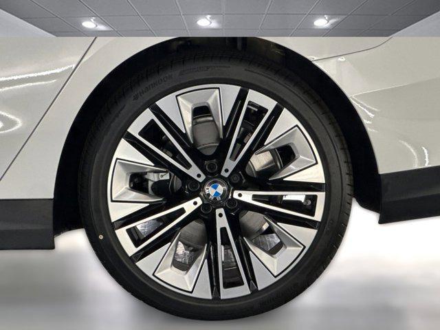 Photo of 2026 Alpine White BMW 530