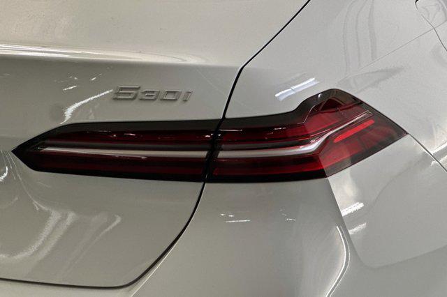 Photo of 2026 Alpine White BMW 530
