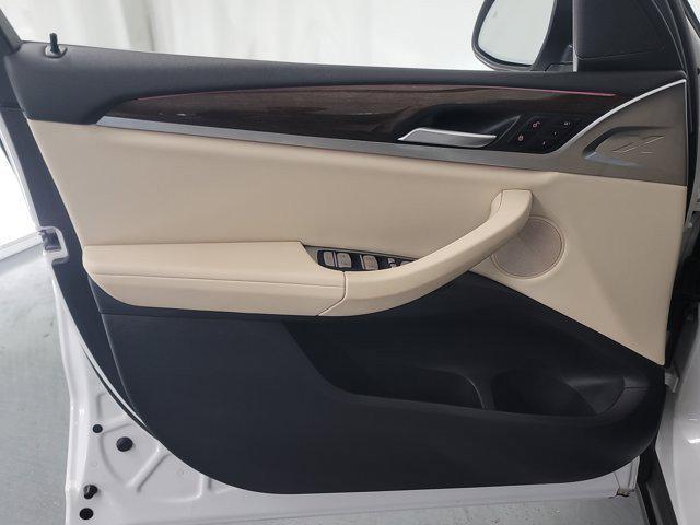 Photo of 2023 Mineral White Metallic BMW X3
