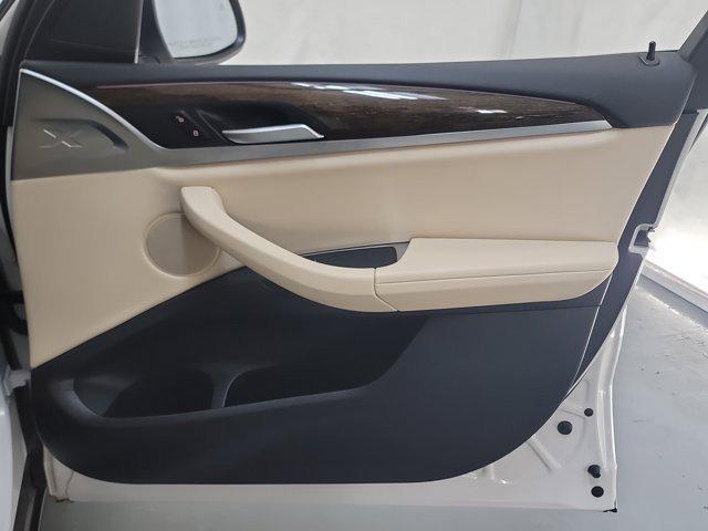 Photo of 2023 Mineral White Metallic BMW X3