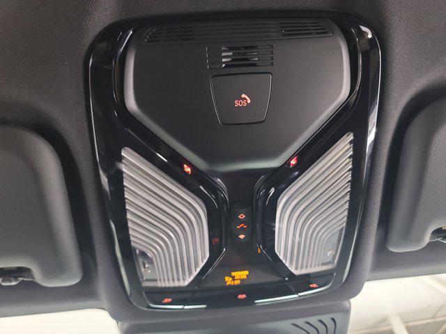 Photo of 2023 Mineral White Metallic BMW X3