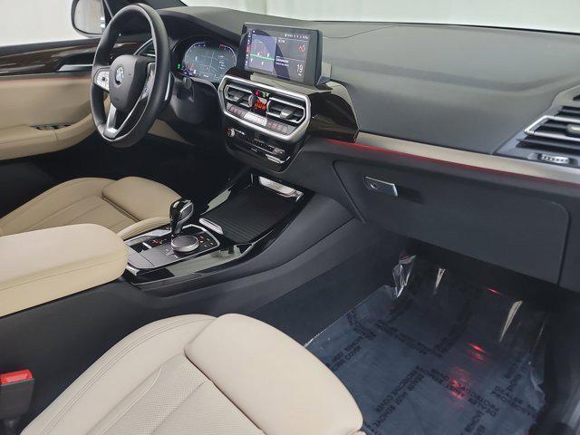 Photo of 2023 Mineral White Metallic BMW X3