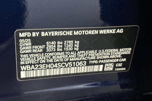 Photo of 2025 Tanzanite Blue II Metallic BMW 740