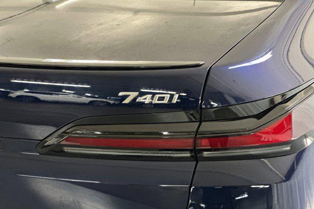 Photo of 2025 Tanzanite Blue II Metallic BMW 740