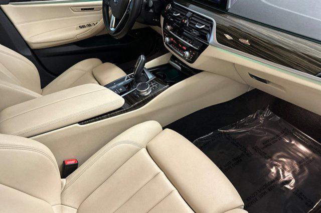 Photo of 2020 Alpine White BMW 530