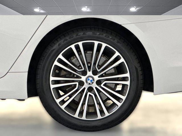 Photo of 2020 Alpine White BMW 530