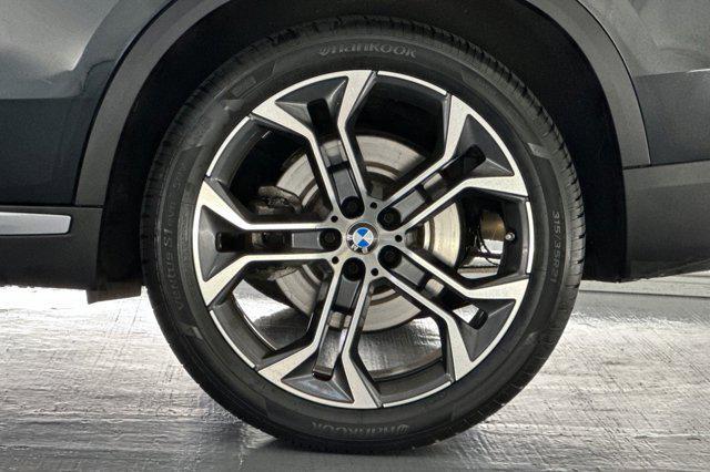 Photo of 2023 Black Sapphire Metallic BMW X5