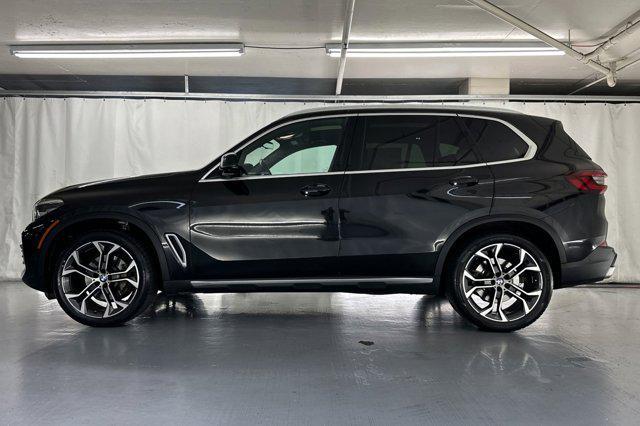 Photo of 2023 Black Sapphire Metallic BMW X5
