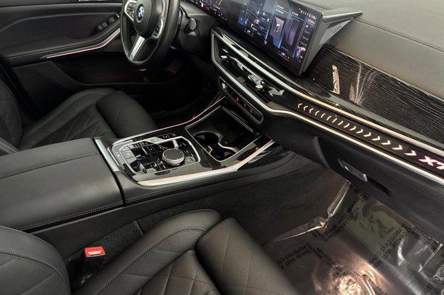 Photo of 2023 Skyscraper Grey Metallic BMW X7