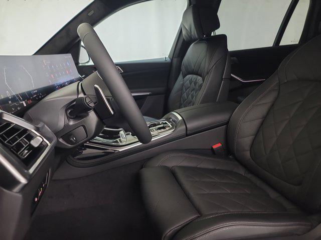 Photo of 2026 Black Sapphire Metallic BMW X7