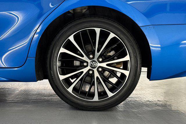 Photo of 2020 Blue Streak Metallic Toyota Camry