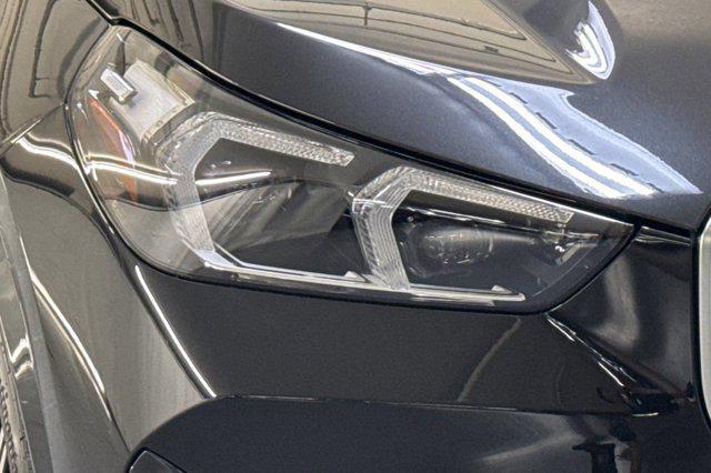 Photo of 2025 Black Sapphire Metallic BMW X1