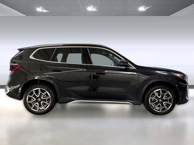 Photo of 2025 Black Sapphire Metallic BMW X1