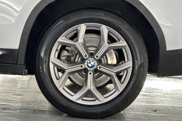 Photo of 2022 Mineral White Metallic BMW X3