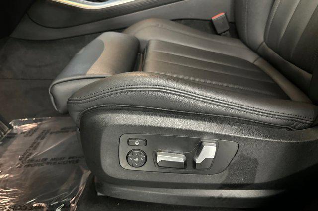 Photo of 2022 Jet Black BMW X5