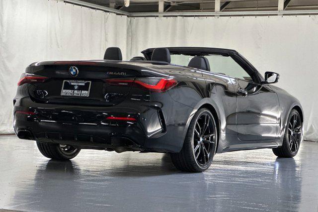 Photo of 2022 Black Sapphire Metallic BMW M440