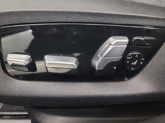 Photo of 2022 Alpine White BMW 740