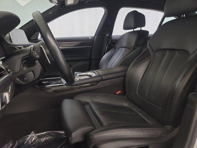 Photo of 2022 Alpine White BMW 740