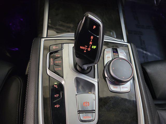 Photo of 2022 Alpine White BMW 740