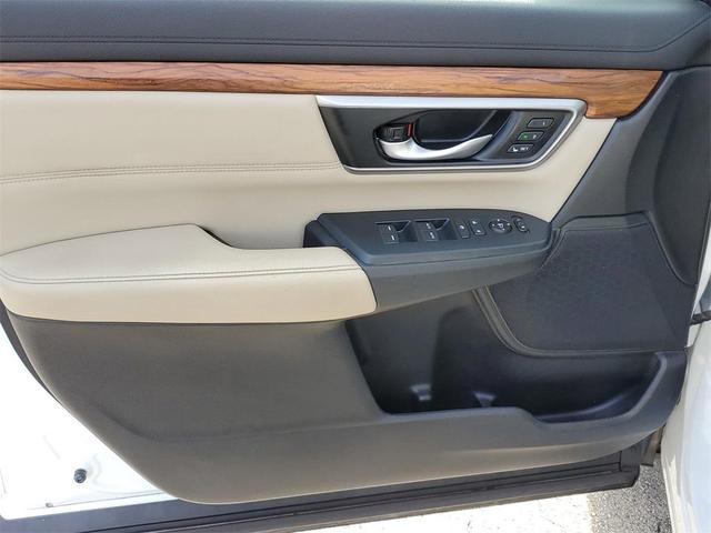 Photo of 2022 Platinum White Pearl Honda CR-V