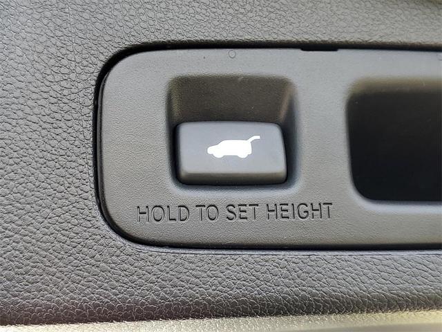 Photo of 2022 Platinum White Pearl Honda CR-V