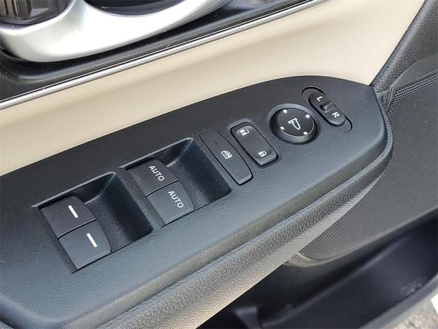 Photo of 2022 Platinum White Pearl Honda CR-V
