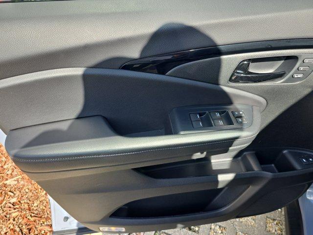 Photo of 2023 Sonic Gray Pearl Honda Passport